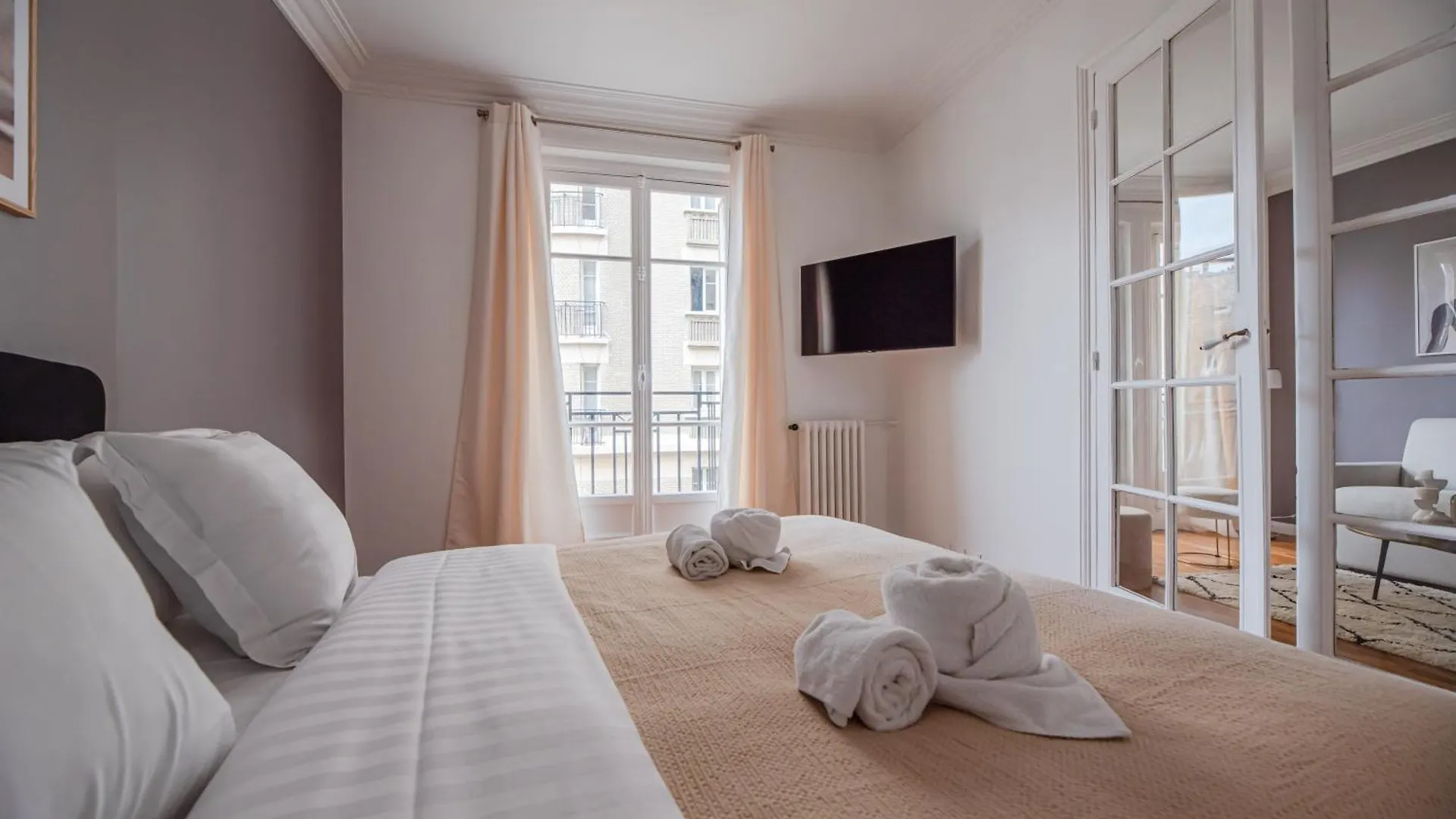 Flat In Near Sacre Coeur
